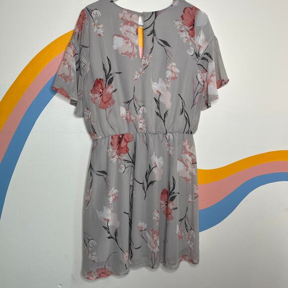 Sienna Sky Floral Dress Large V Neck Blouson Mini Gray Flutter Sleeve Women NWT - Picture 2 of 7
